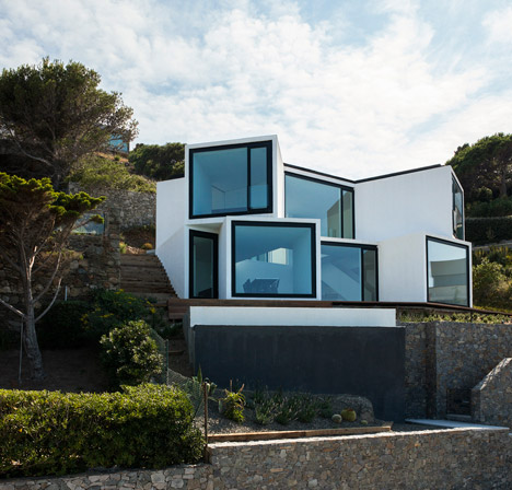 Sunflower-House-Cadaval-Sola-Morales_dezeen_468_17