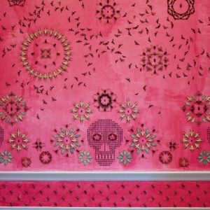 Wonder_Bug-covered-walls_Smithsonian-Renwick-Gallery_Jennifer_Angus_dezeen_1568_4