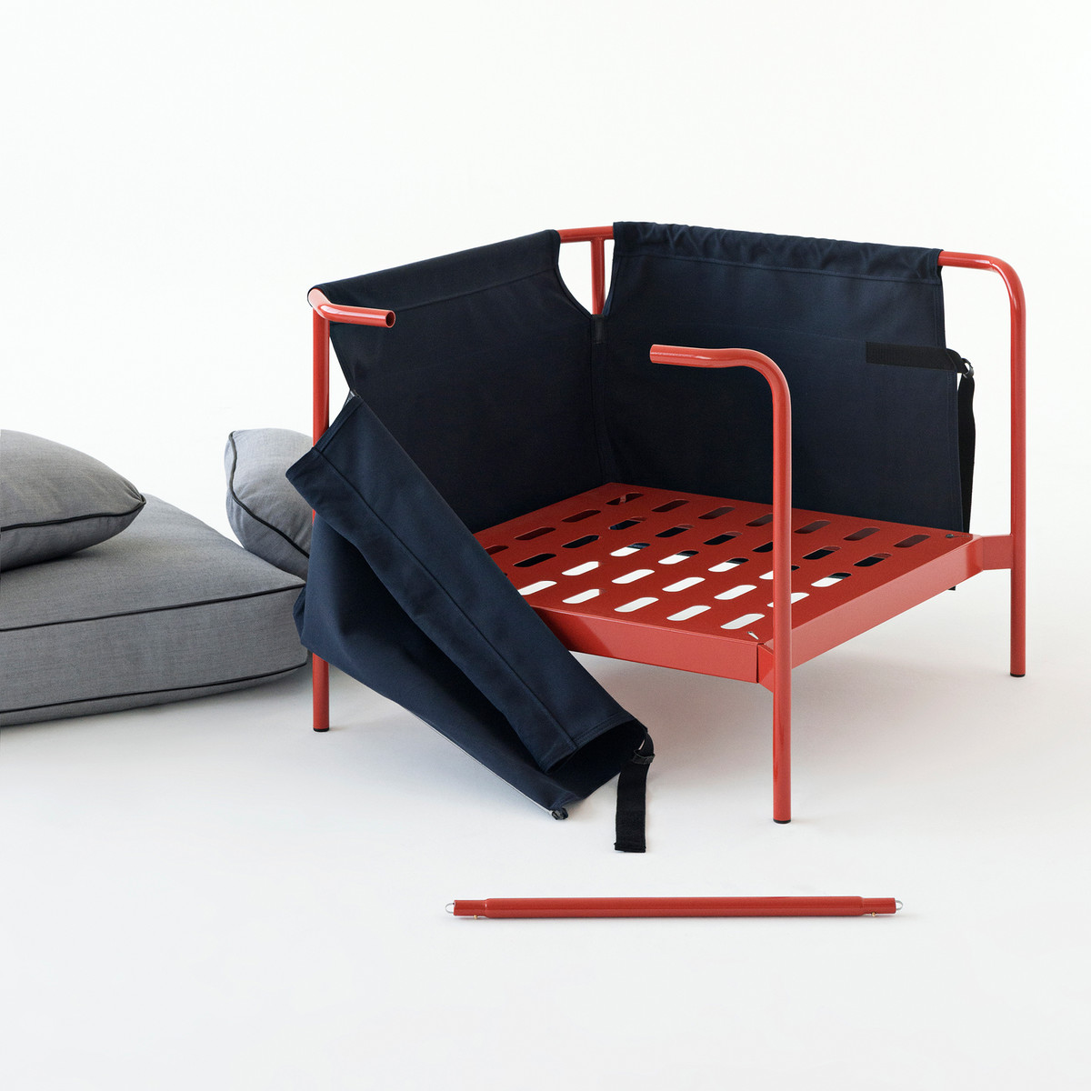 Hay-Can-Sessel-rot-Canvas-blau-Canvas-grau-Aufbau-1