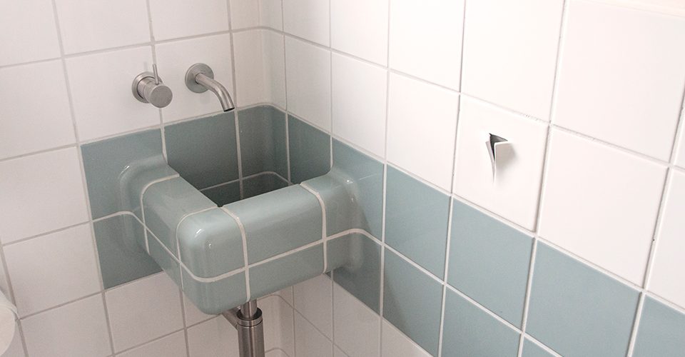 DTILE-tiles-in-a-bathroom-sink-960x500