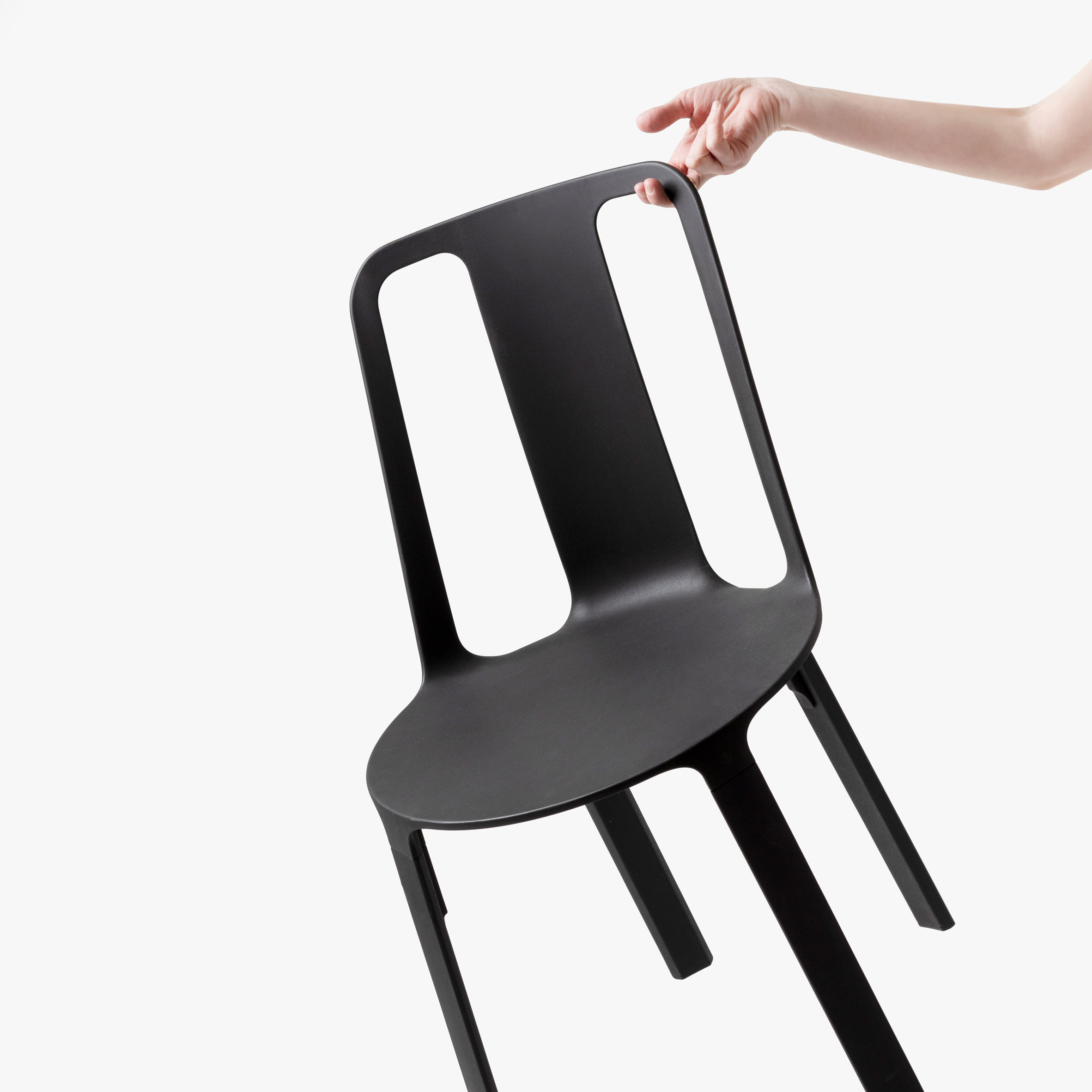 Vela-chair_dezeen_sq2.jpg