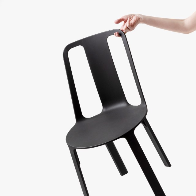 Vela-chair_dezeen_sq2.jpg